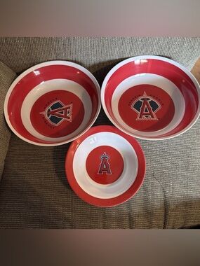 MLB Anaheim Angels PLASTIC Salad/Chip 10in Bowls x2 and Snack/Cereal Bowl